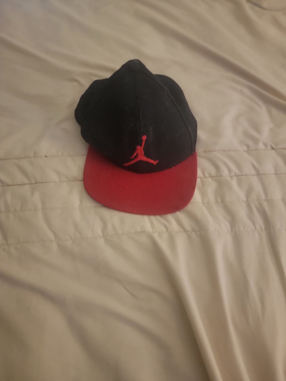 Jordan Kids Black Hat with Red Brim and Jumpman Logo